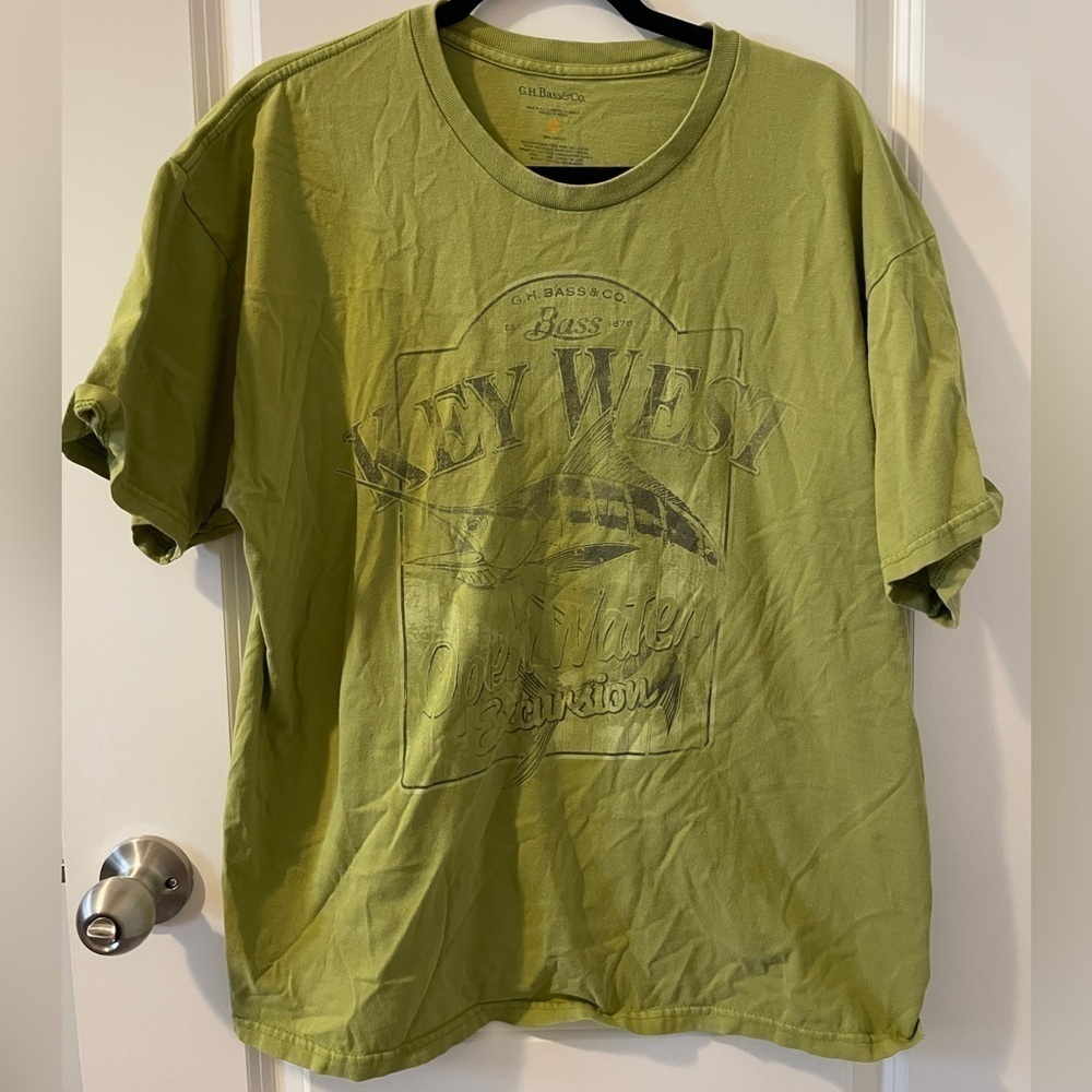 Green short sleeve t-shirt. G. H. Bass XL